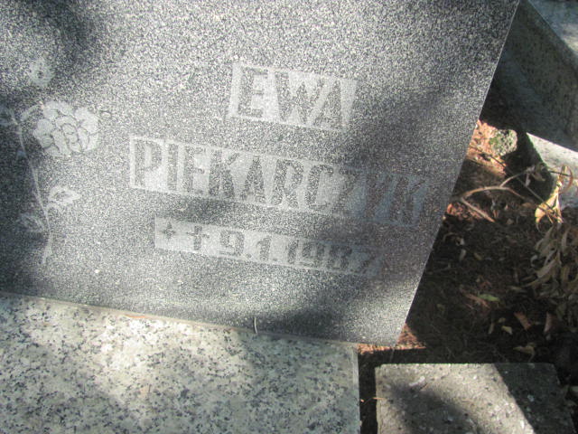 Ewa Piekarczyk 1987 Knurów - Grobonet - Wyszukiwarka osób pochowanych