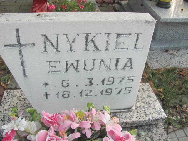 Ewa Nykiel 1975 Knurów - Grobonet - Wyszukiwarka osób pochowanych