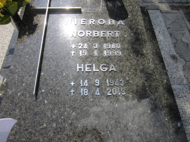 Grób HELGA NIEROBA