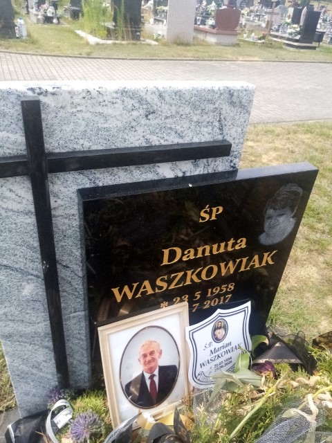 Grób DANUTA WASZKOWIAK