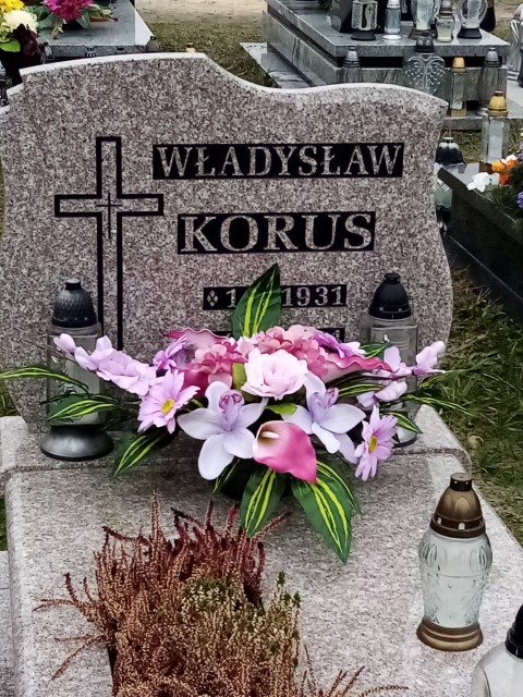 Grób WŁADYSŁAW KORUS