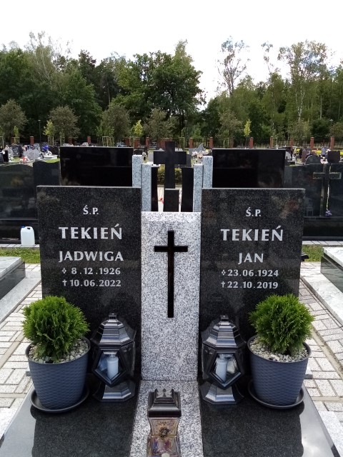 Grób JADWIGA TEKIEŃ